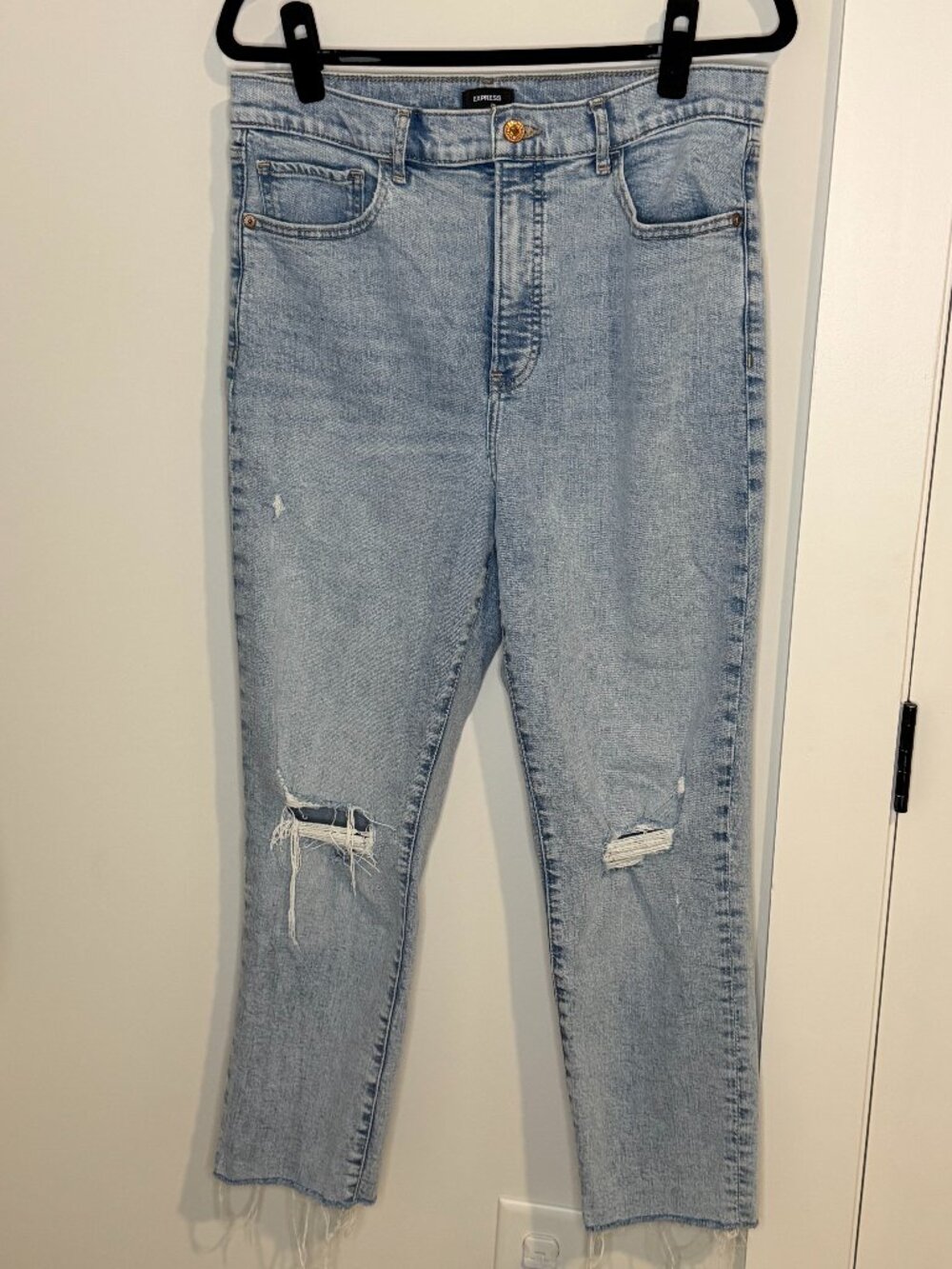 EXPRESS (12R) Distressed High Rise Mom Jeans